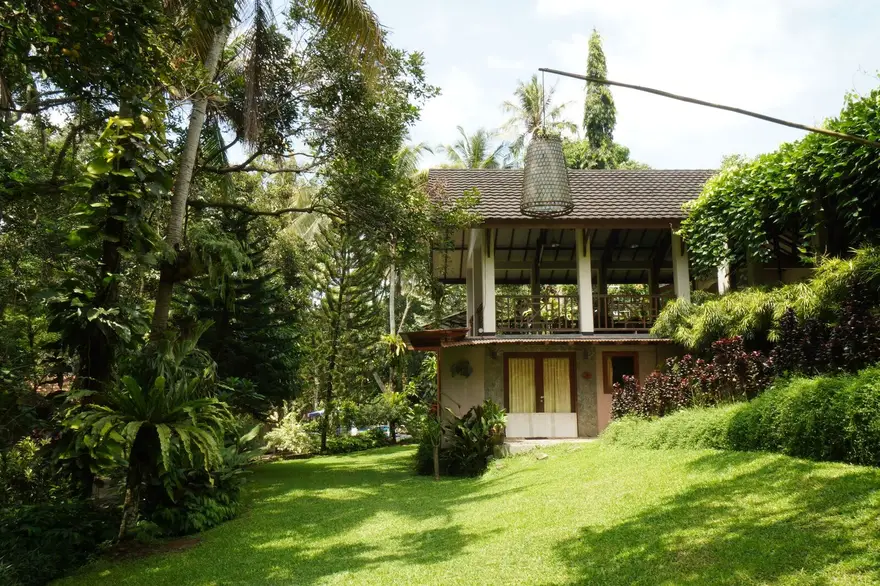 Rumah Gadog – taman tropis dan vila di Megamendung, Bogor